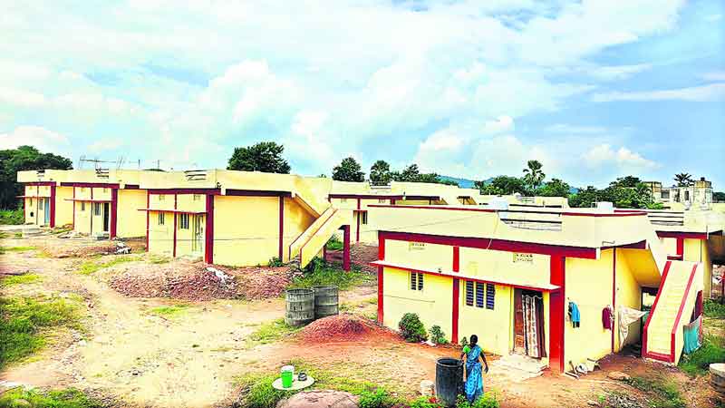 నెరవేరిన పేదల సొంతింటి కళ