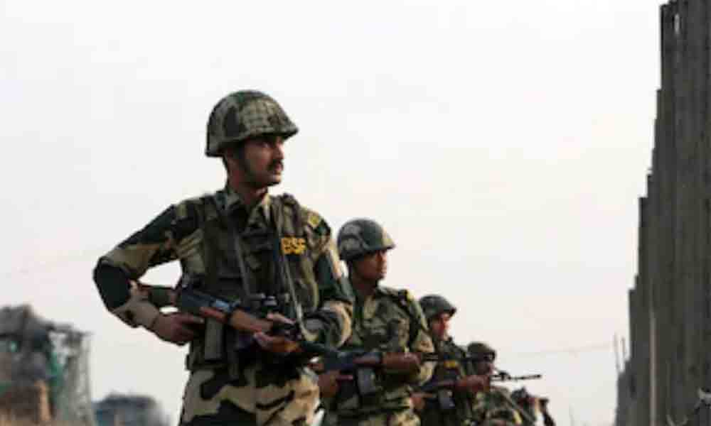 పాక్‌ సరిహద్దులో ఆయుధాల స్వాధీనం