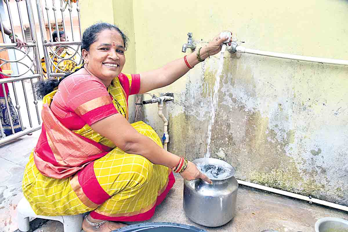 నాడు నిరసనలు.. నేడు జల సిరులు