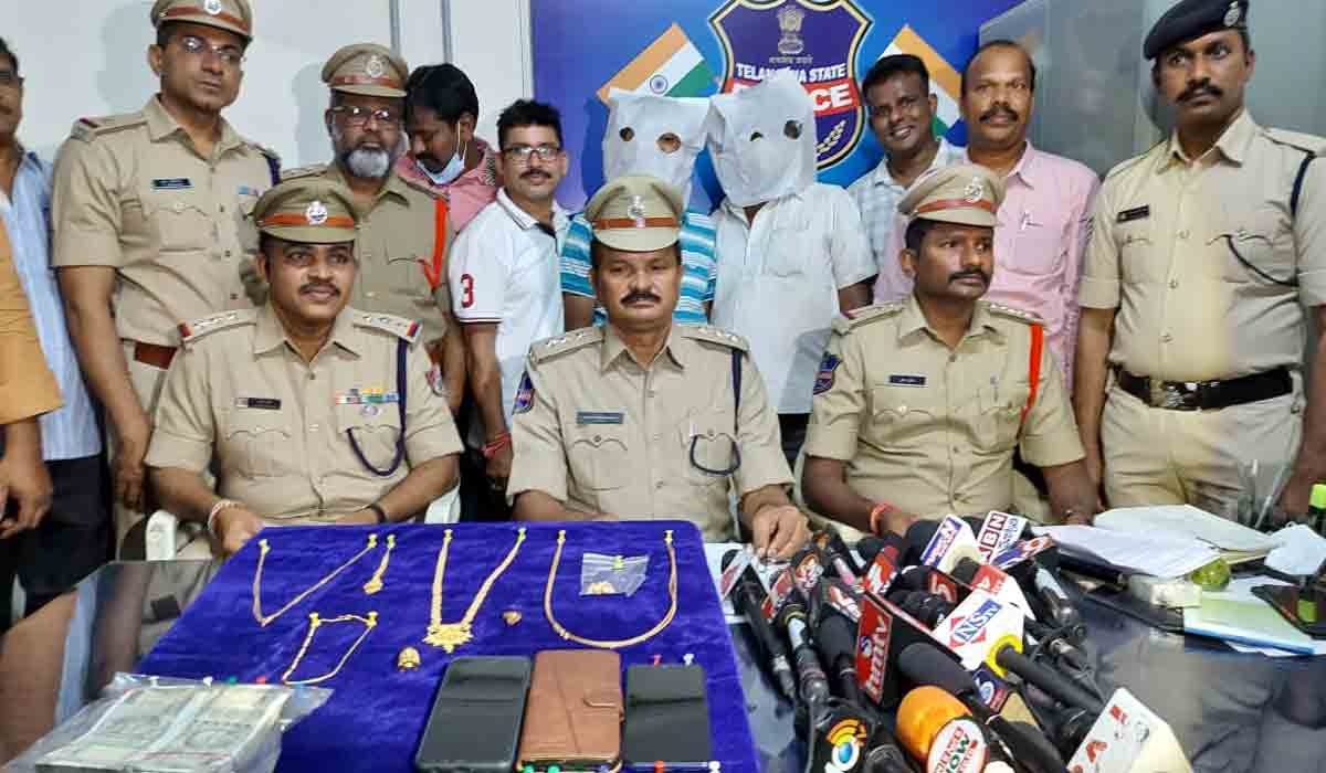 మౌలాలి రైల్వేస్టేష‌న్‌లో బ్యాగు చోరీ.. నిందితుడి నుంచి భారీగా బంగారం, న‌గ‌దు స్వాధీనం