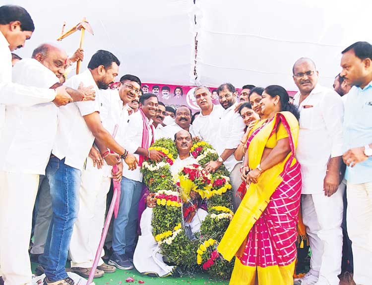 రైతులను చంపే పార్టీకి ఓట్లా!