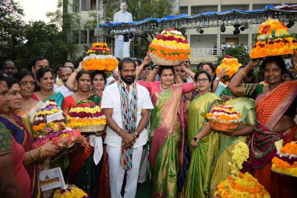 రవీంద్రభారతిలో టీజీవో బతుకమ్మ వేడుకలు