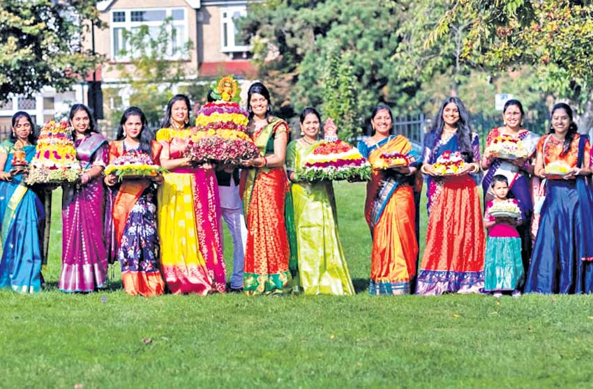 లండన్‌లో చేనేత బతుకమ్మ-దసరా సంబురాలు