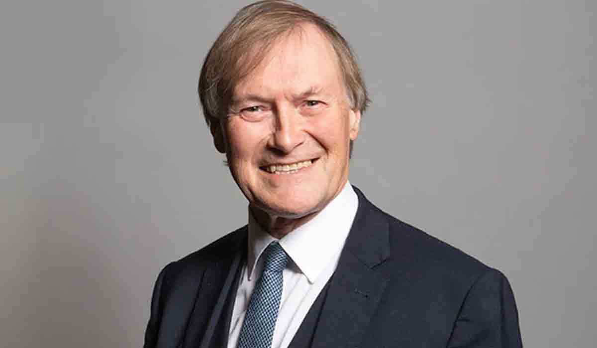 బ్రిట‌న్ ఎంపీ డేవిడ్ అమీస్ దారుణ హ‌త్య‌