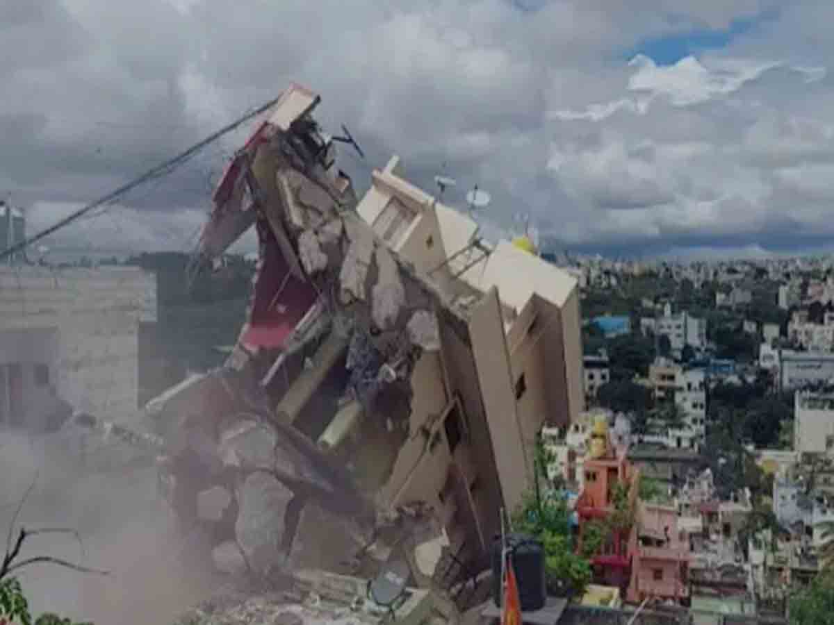 బెంగళూరులో ఒరిగిన మరో భవనం.. కూల్చేసిన అధికారులు