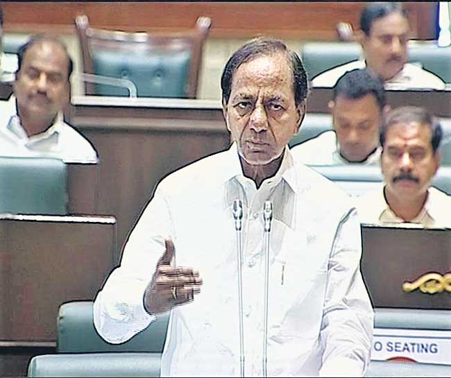 సర్పంచ్‌లకు చేతులెత్తి మొక్కుతున్న