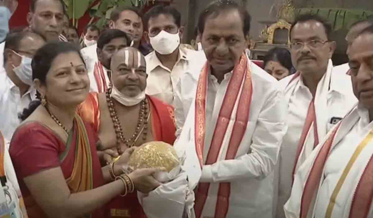 యాదాద్రి ల‌క్ష్మిన‌రసింహస్వామిని ద‌ర్శించుకున్న సీఎం కేసీఆర్