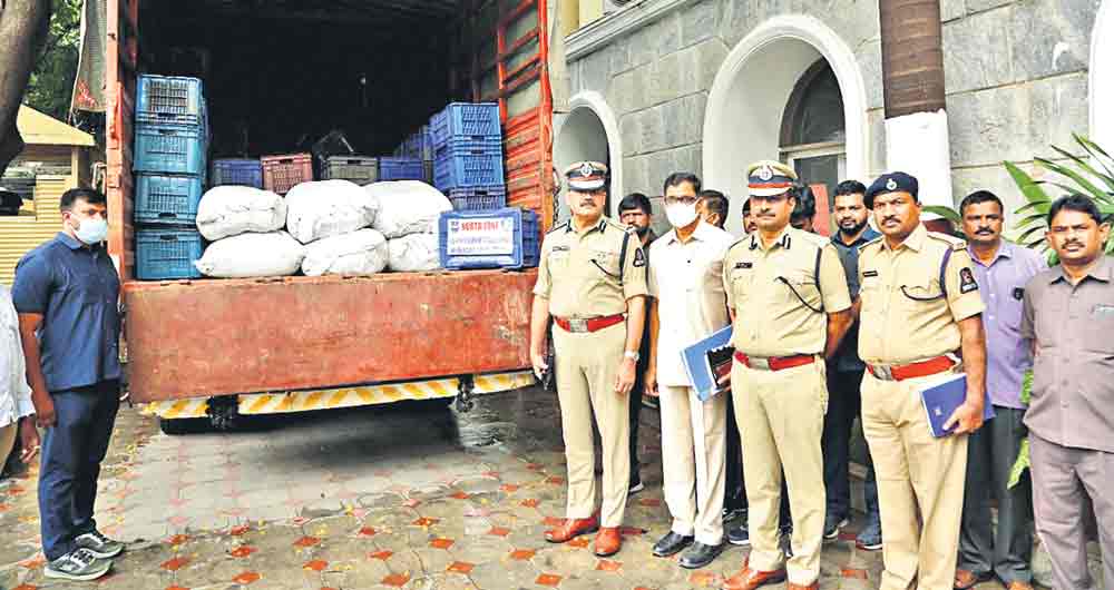 కూరగాయల్లో 300 కిలోల గంజాయి