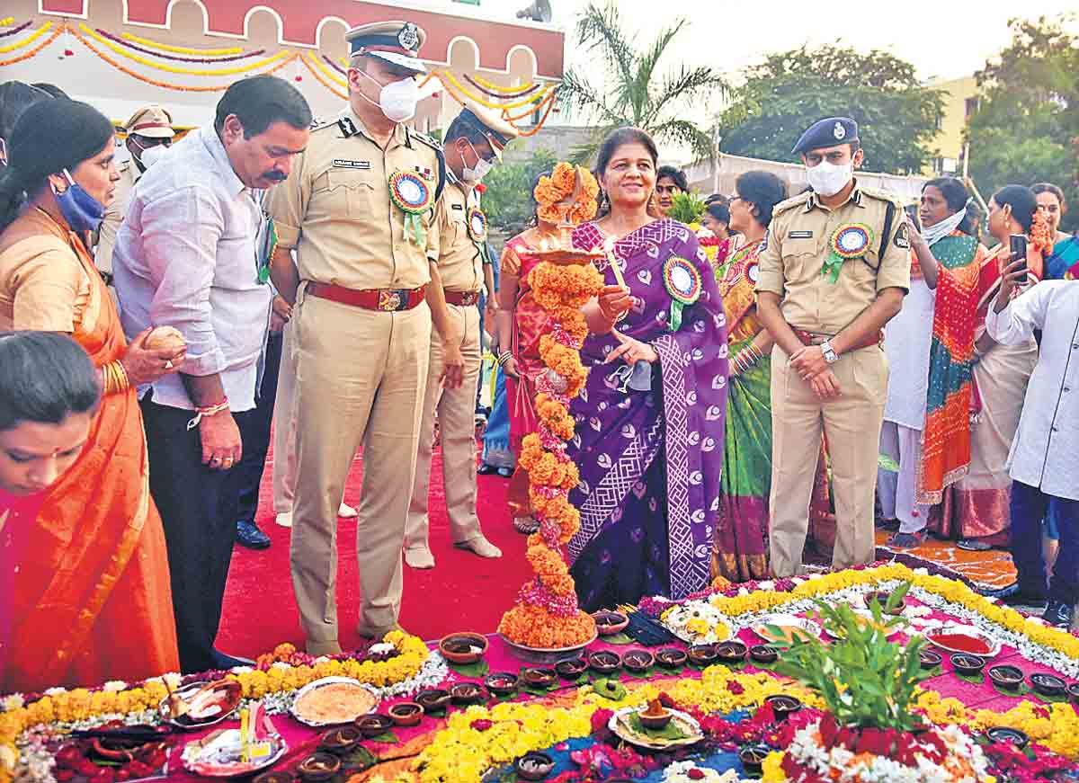 బతుకమ్మ గొప్ప సంస్కృతి సీపీ అంజనీకుమార్‌