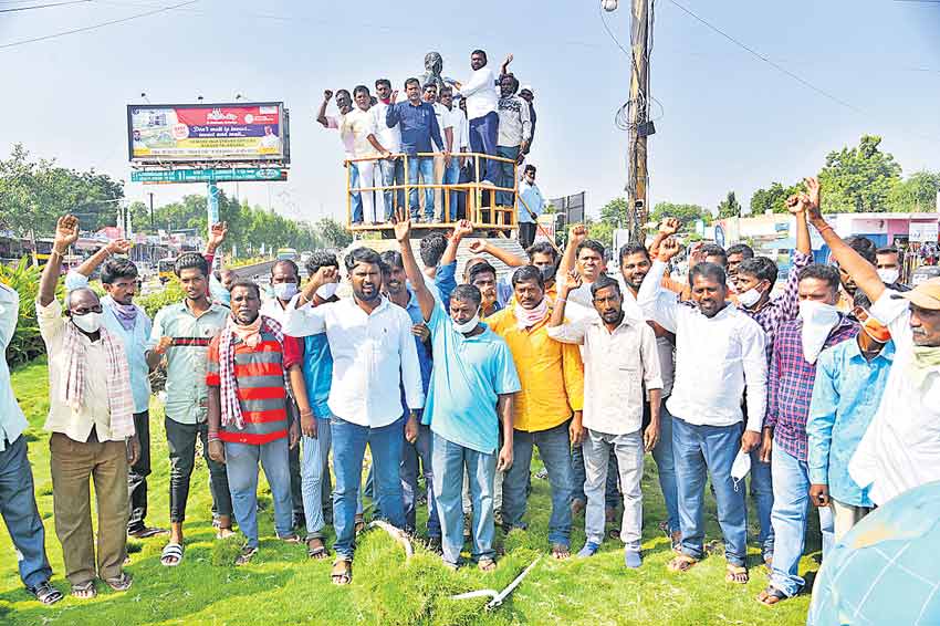 దళితబంధును ఆపిన బీజేపీ