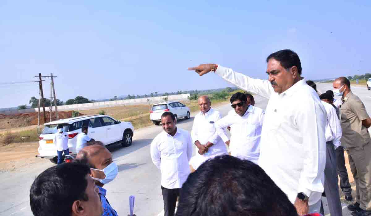 విజయగర్జన సభకు స్థల పరిశీలన చేసిన మంత్రి ఎర్రబెల్లి, వినోద్‌