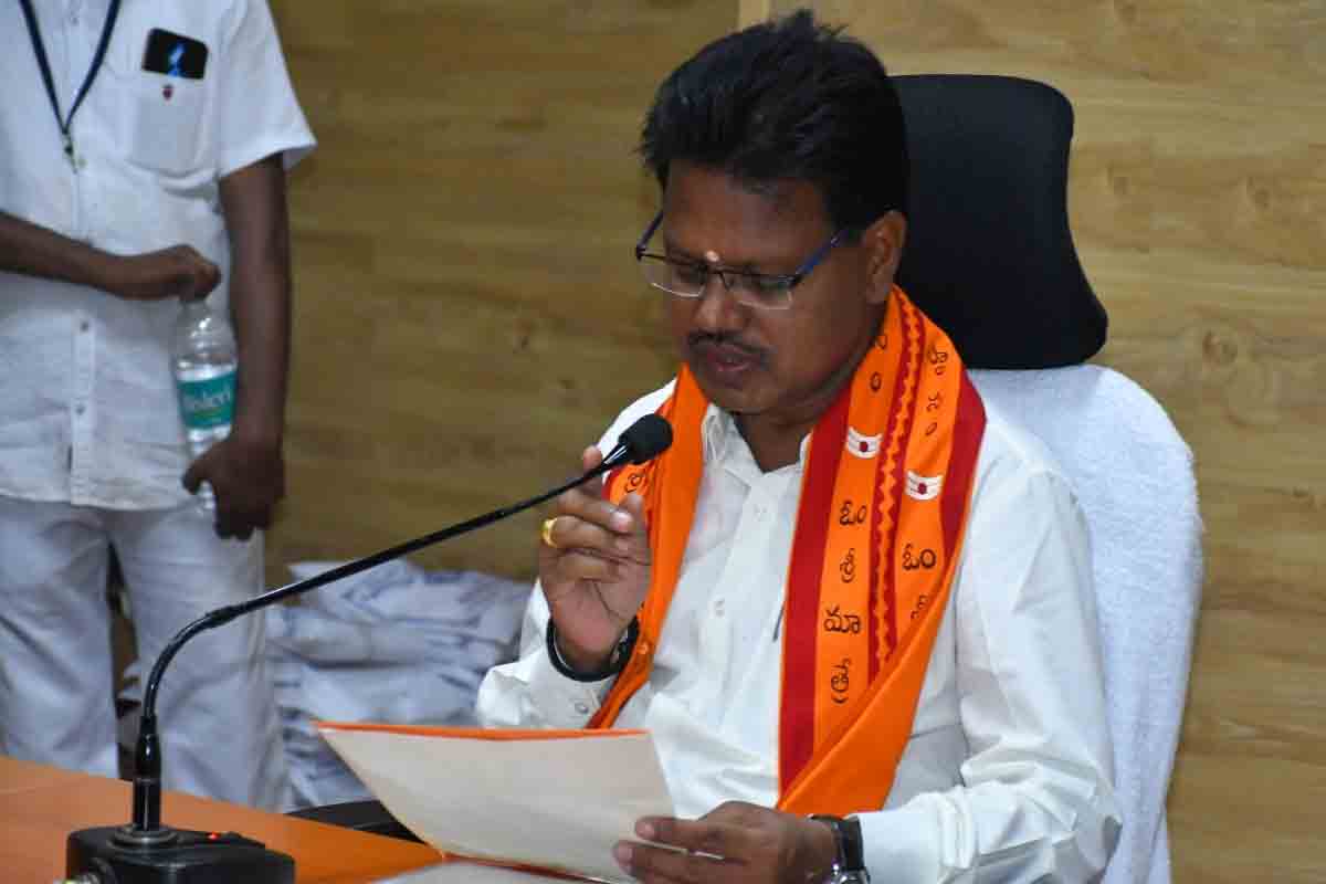 మాస్క్ లేకుంటే జరిమానే : శ్రీశైలం దేవస్థానం ఈవో