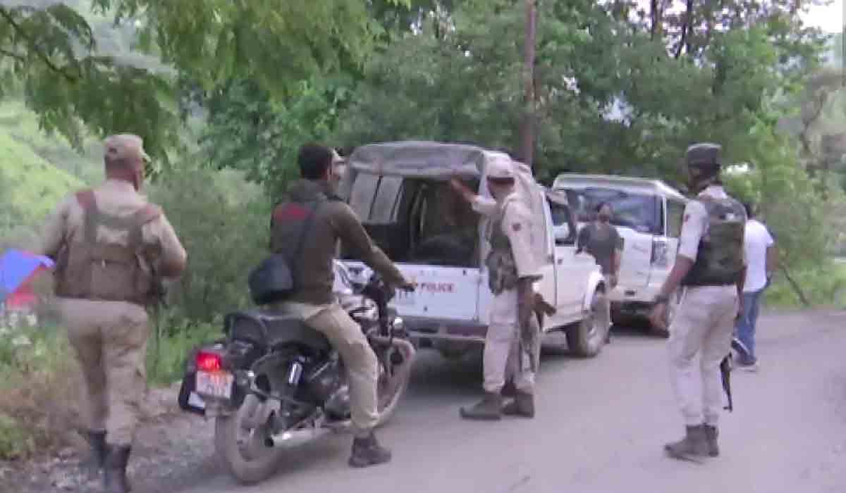 జ‌మ్ముక‌శ్మీర్‌లో ఎన్‌కౌంట‌ర్‌.. ముగ్గురు ఉగ్ర‌వాదులు హ‌తం