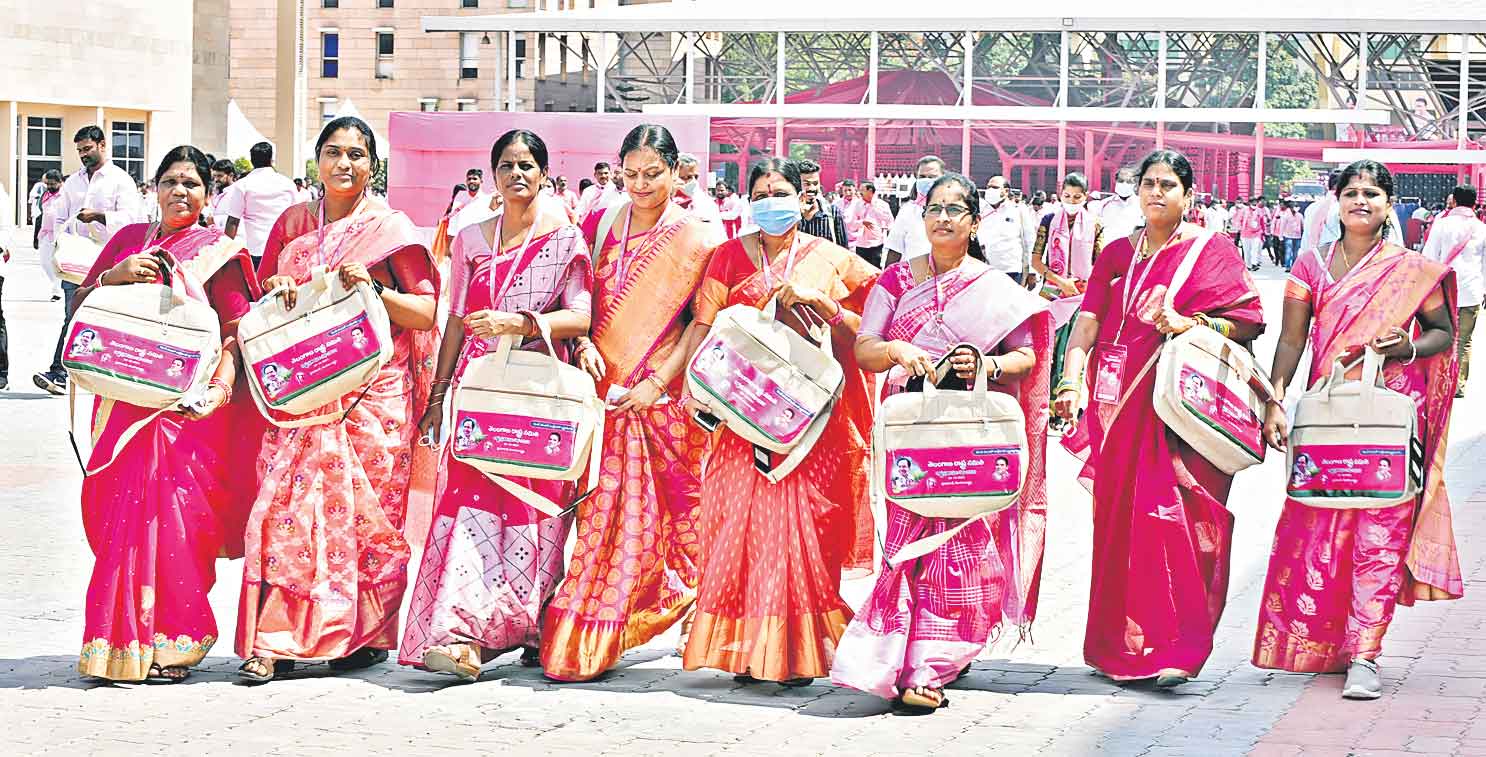 పర్యావరణహిత జ్యూట్‌బ్యాగ్‌ కిట్లు అందజేత