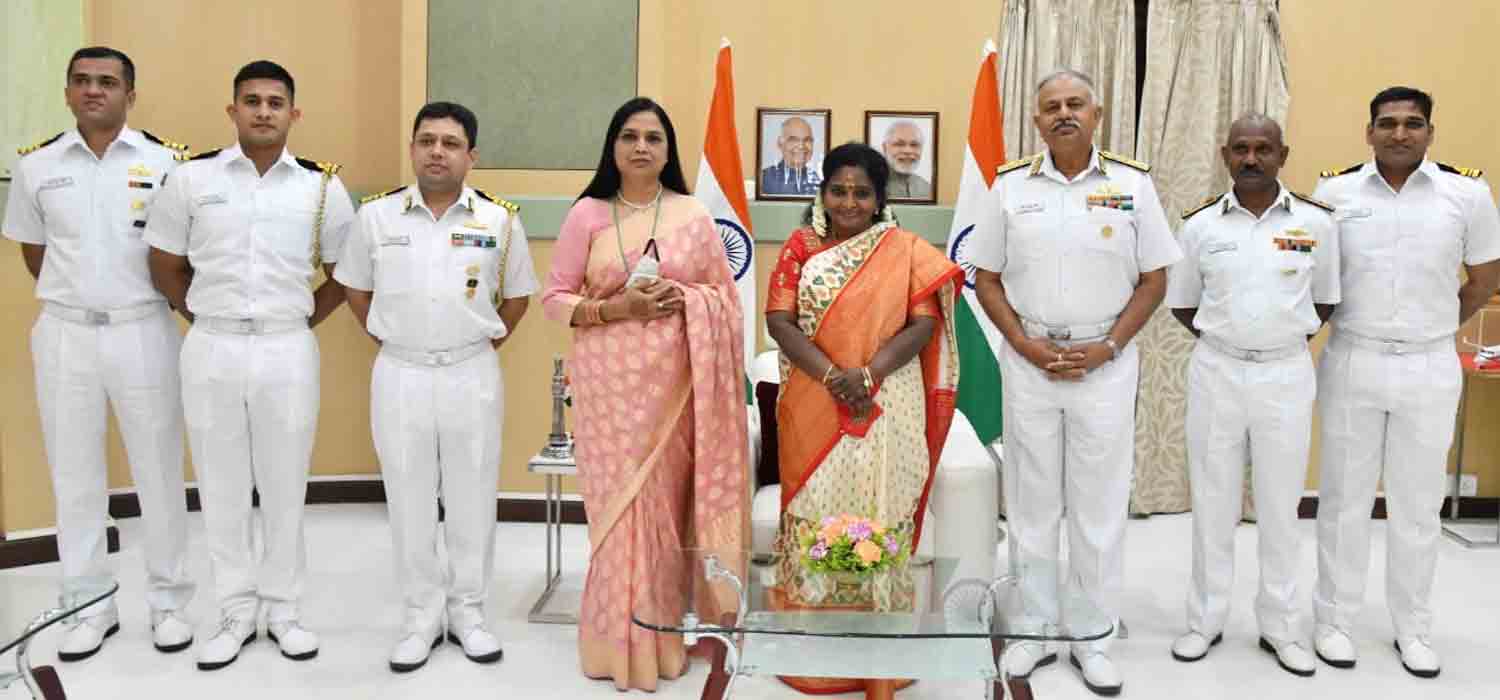 Telangana Governor: గ‌వ‌ర్న‌ర్ త‌మిళిసైని క‌లిసిన నావికాద‌ళం అధికారులు