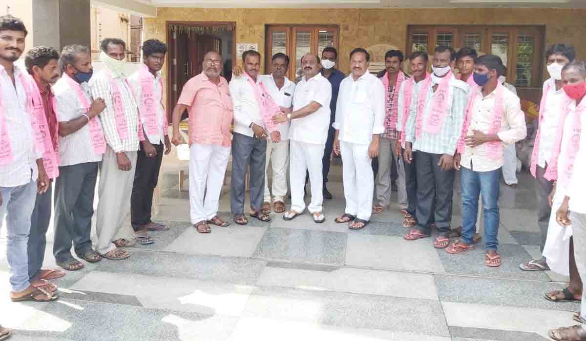Huzurabad | టీఆర్ఎస్ వెంటే ఒడ్డెర, ఆరె కులస్తులు
