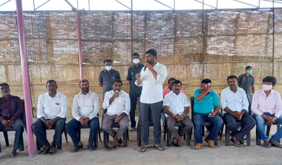 Huzurabad | ద‌ళితుల‌పాలిట యముడు ఈట‌ల‌.. క‌బ్జాల బాగోతం బ‌య‌ట‌ప‌డుతుంద‌నే బీజేపీలో చేరిక!