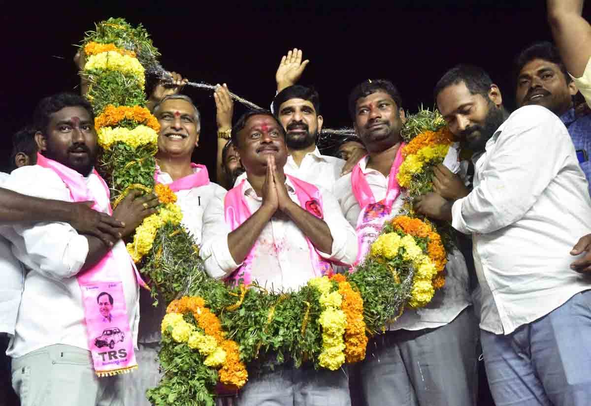 కమలాపూర్‌ గడ్డపై గులాబీ గర్జన