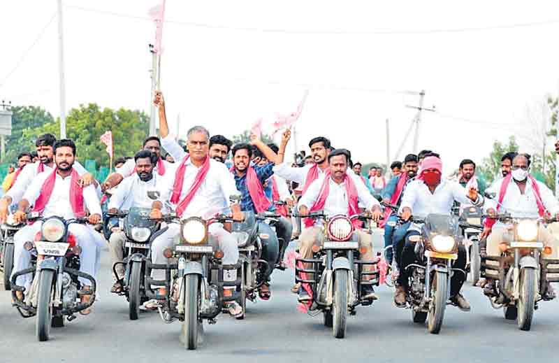 గ్యాస్‌ ధర పెంచబోమని ఈటల చెప్పగలరా?