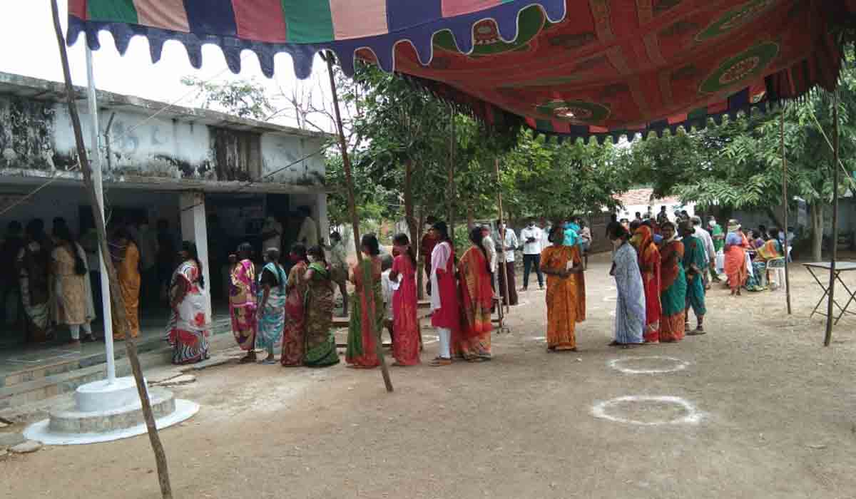 Huzurabad Bypoll | జోరుగా పోలింగ్‌.. 11 గంటల వరకు 33.27 శాతం ఓట్లు
