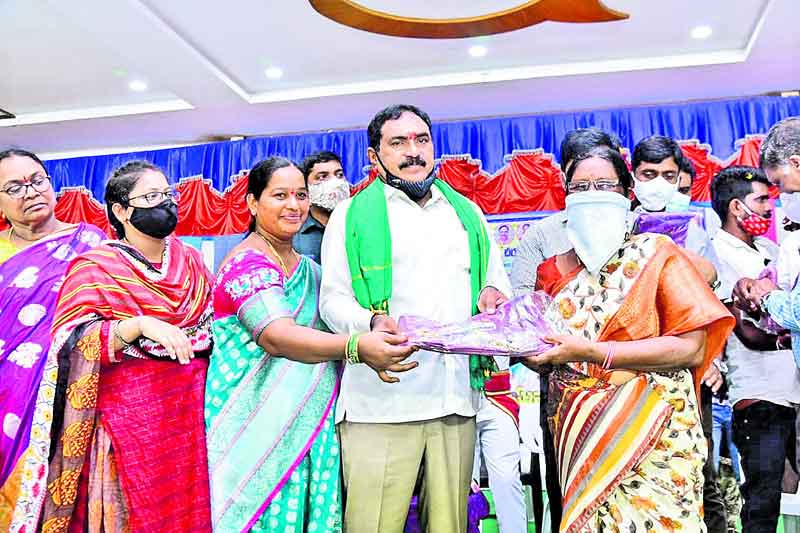 సారె సంబురం..