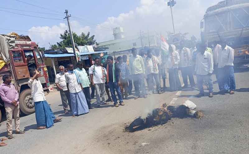 మోదీ సర్కార్‌పై వెల్లువెత్తిన నిరసనలు