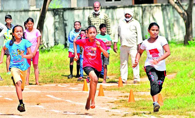 రాష్ట్రస్థాయి అథ్లెటిక్స్‌ పోటీలకు 12 మంది