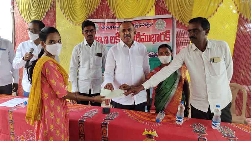 యువతకు రుణాలివ్వాలి