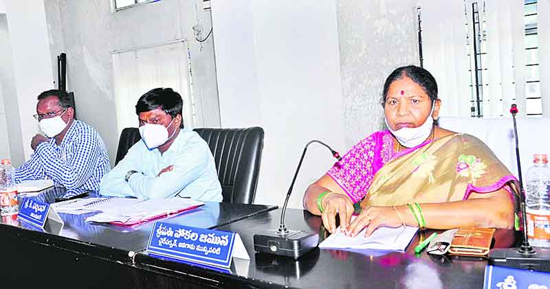 అభివృద్ధి పనుల్లో నిర్లక్ష్యంపై ఆగ్రహం