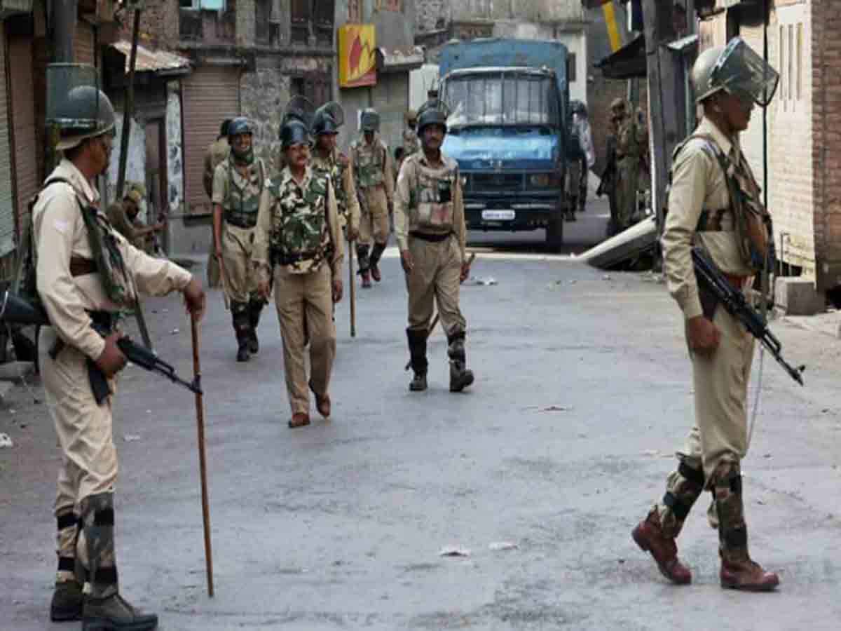 జమ్ముకశ్మీర్‌లో ఇద్దరు పౌరుల్ని కాల్చి చంపిన ఉగ్రవాదులు