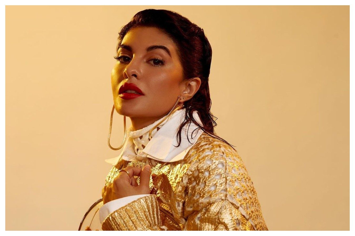 Jacqueline Fernandez | గోల్డెన్  డ్రెస్‌లో మెరిసిపోతున్న జాక్వెలిన్ ఫెర్నాండెజ్