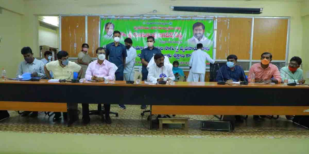 పంటల సాగు విధానంలో విప్లవాత్మక మార్పులు రావాలి : మంత్రి