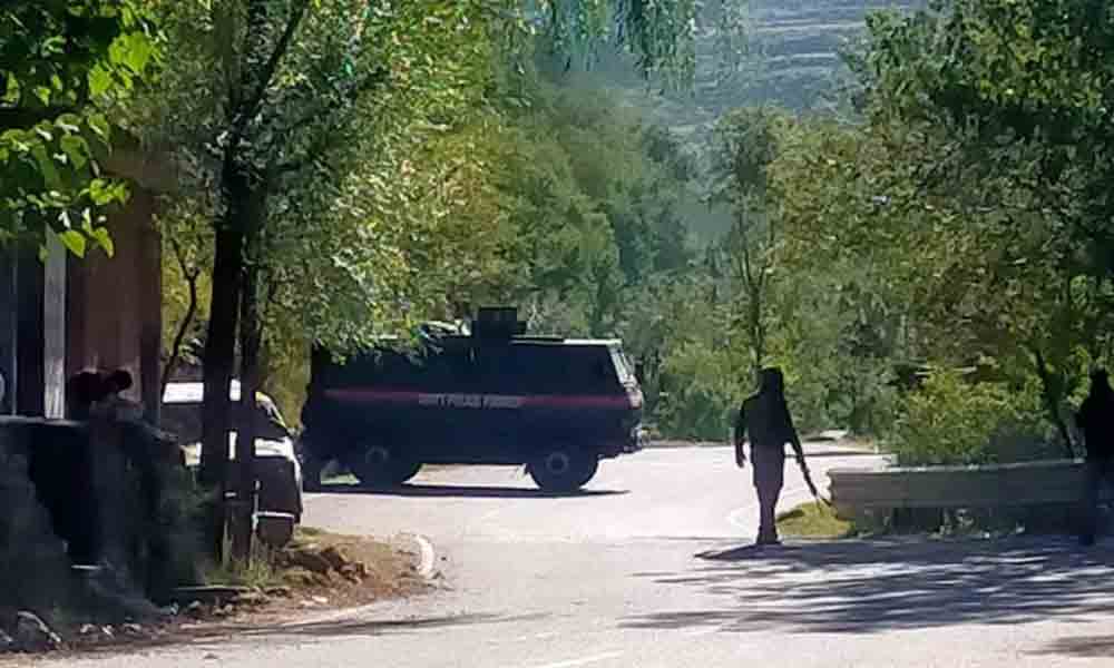 జమ్ములో తల్లీ కొడుకును అదుపులోకి తీసుకున్న సైన్యం