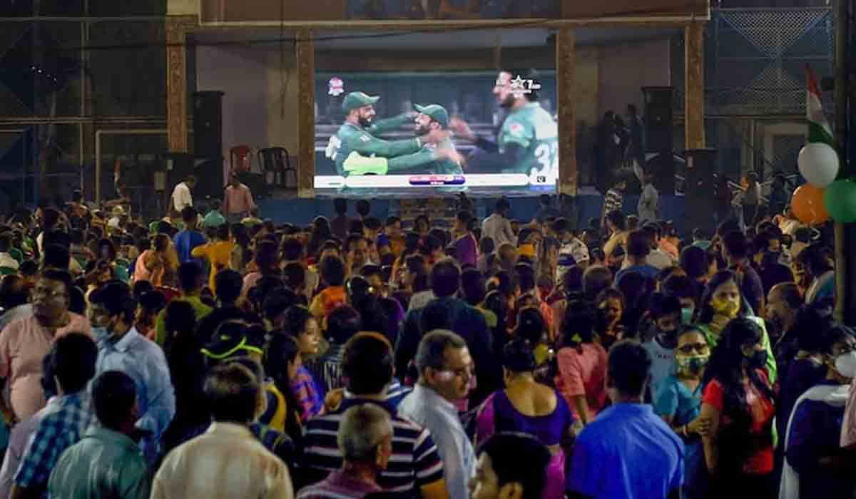 పాక్ విజ‌యంపై సంబురాలు.. ముగ్గురు కాశ్మీరీ విద్యార్థులు అరెస్ట్