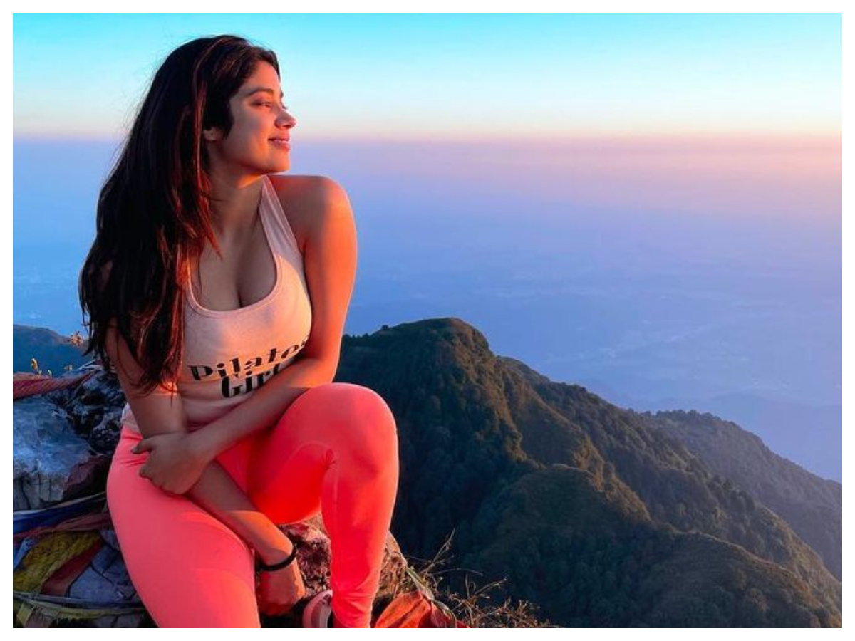 Janhvi Kapoor | ప్రకృతి అందాలను ఆస్వాదిస్తున్న జాన్వీ కపూర్..