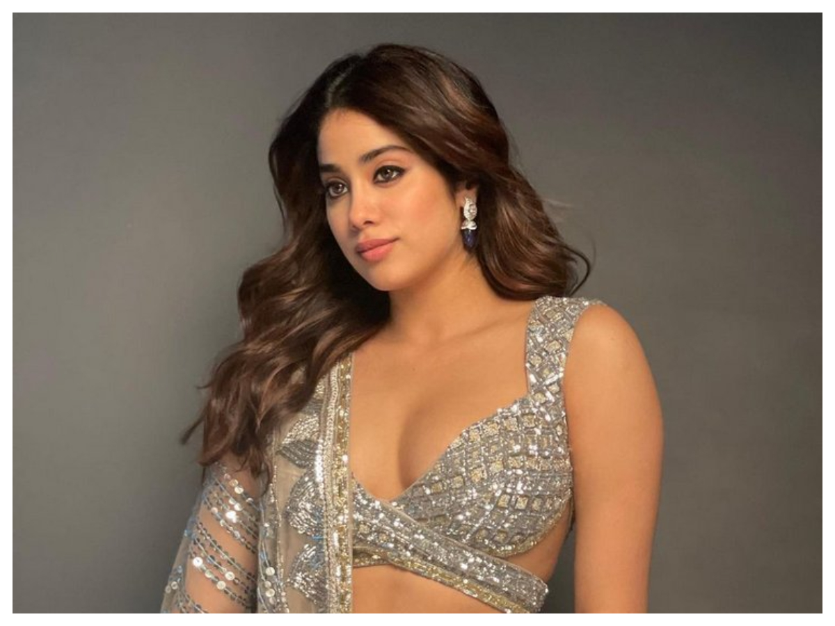 Janhvi Kapoor | జాన్వీ కపూర్ అందాలు అదరహో..