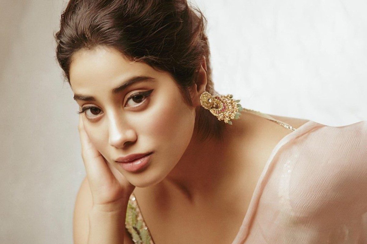 Janhvi Kapoor | క్యూట్‌ లుక్స్‌లో జాన్వీ కపూర్..