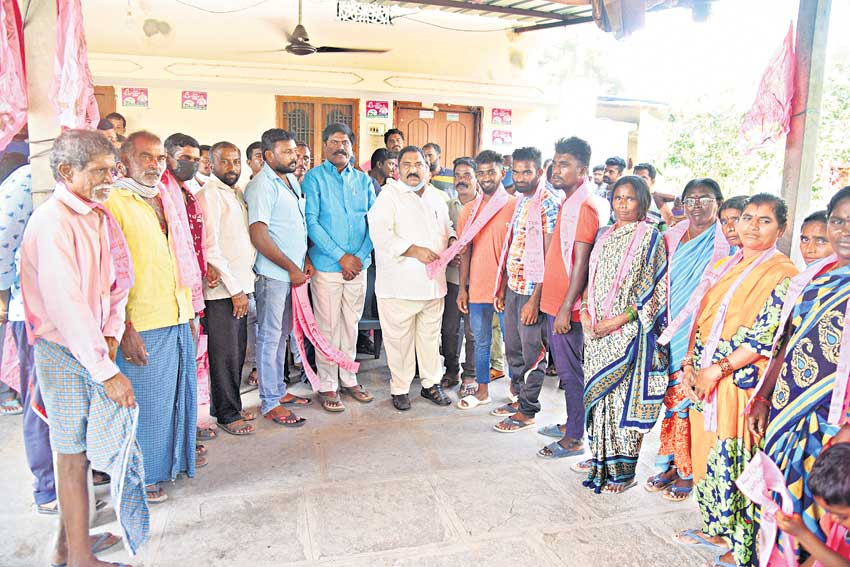 టీఆర్‌ఎస్‌లోకి వలసల జోరు