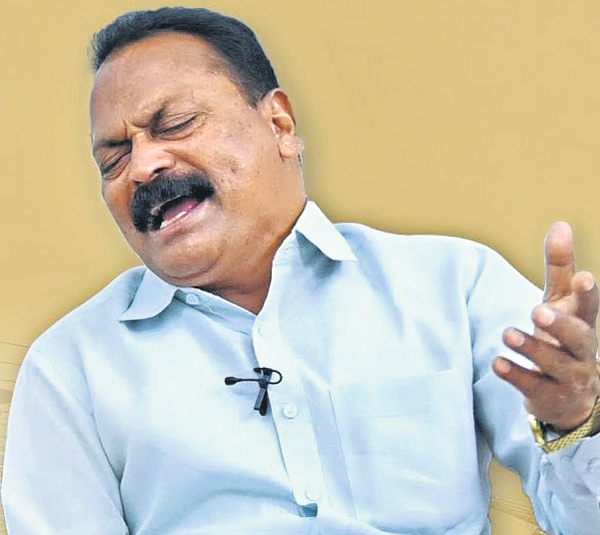 నిమ్స్‌లో చికిత్స పొందుతున్న జంగ్‌ ప్రహ్లాద్‌