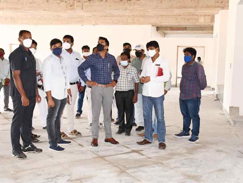 కలెక్టరేట్‌ నిర్మాణ పనులను..వేగవంతం చేయాలి