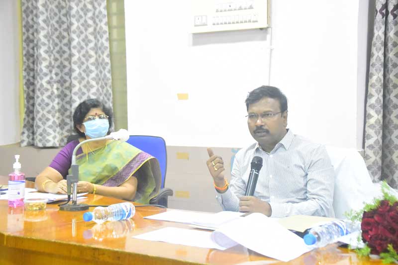 ఖమ్మం జిల్లాలో వ్యాక్సినేషన్‌, సీజనల్‌ వ్యాధులపై సమీక్ష