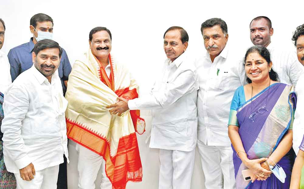 సీఎం కేసీఆర్‌ను కలిసిన