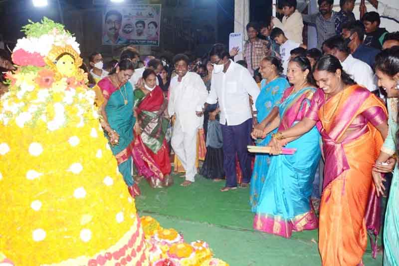 శ్రీలక్ష్మి ..నీ మహిమలూ గౌరమ్మ..