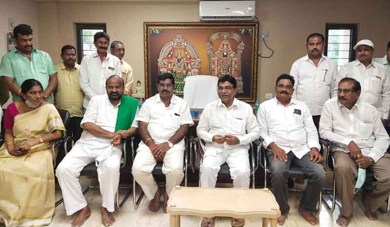 దేశం చూపు.. తెలంగాణ వైపు