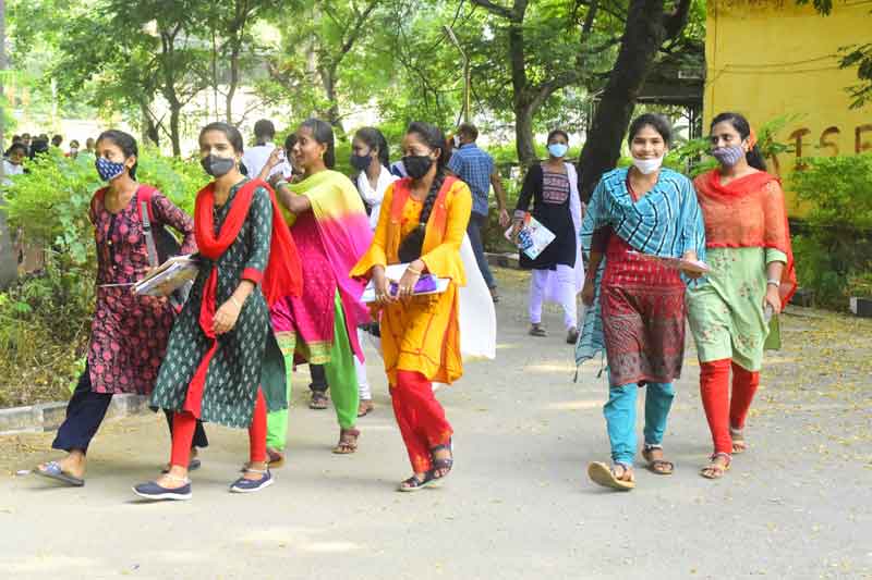 ప్రారంభమైన ఇంటర్‌ పరీక్షలు