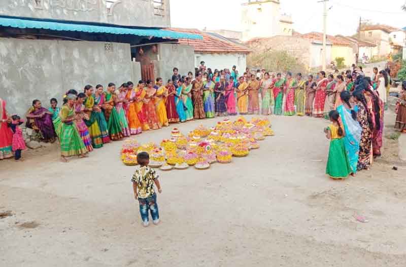 ఘనంగా అట్ల బతుకమ్మ వేడుకలు