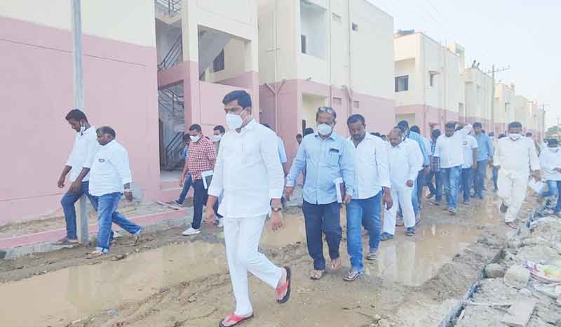 రైతులు, పేదలు కేసీఆర్‌కు రెండుకండ్ల్లు