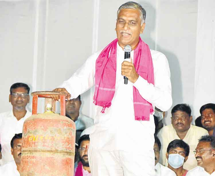 దళితబంధును ఆపింది బీజేపోళ్లే..చర్చకు వస్తే నిరూపిస్త..