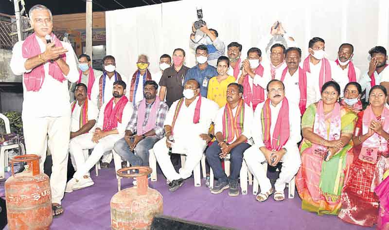 అచ్చేదిన్‌ అన్నరు చచ్చేదిన్‌ తెచ్చిన్రు..