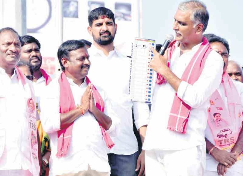 ధరలు పెంచిన్రు..  రైతులను ముంచిన్రు